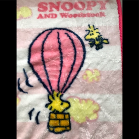 Snoopy Meyer Lap Blanket - Picture 3 of 4